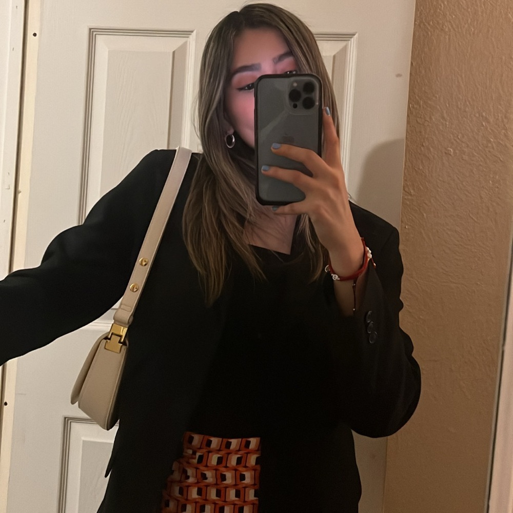Meet your Posher, Ana sofia